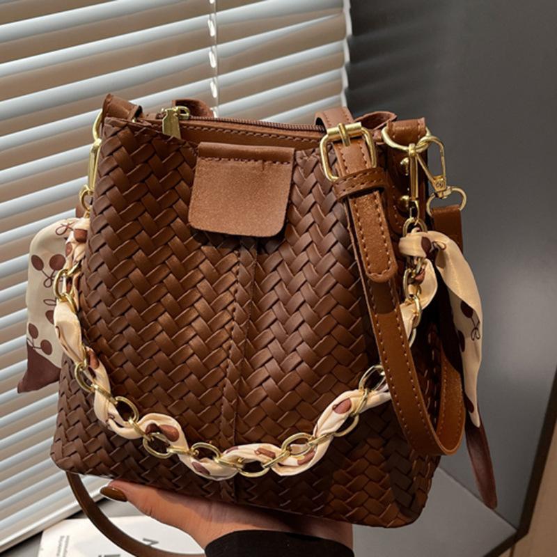 Casual, Fashionable and Simple Women's Bag, Trendy Single-shoulder Bag, Niche Color-blocking Texture Chain Hand-held Bucket Bag
