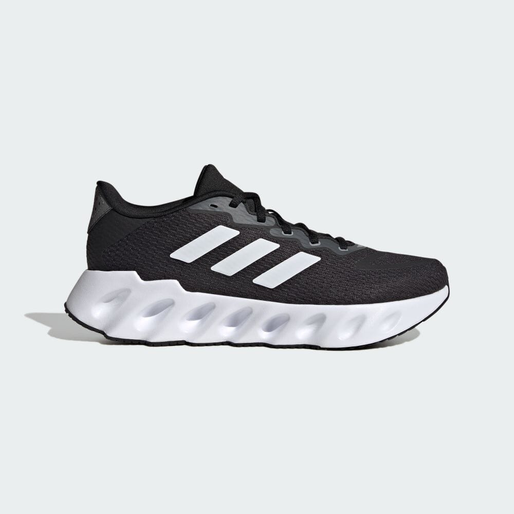 

Adidas SWITCH RUN Core Black Кроссовки и обувь Спортивная обувь МУЖСКАЯ Беговая IF5720 Core Black / Обувь Белая / Halo Silver