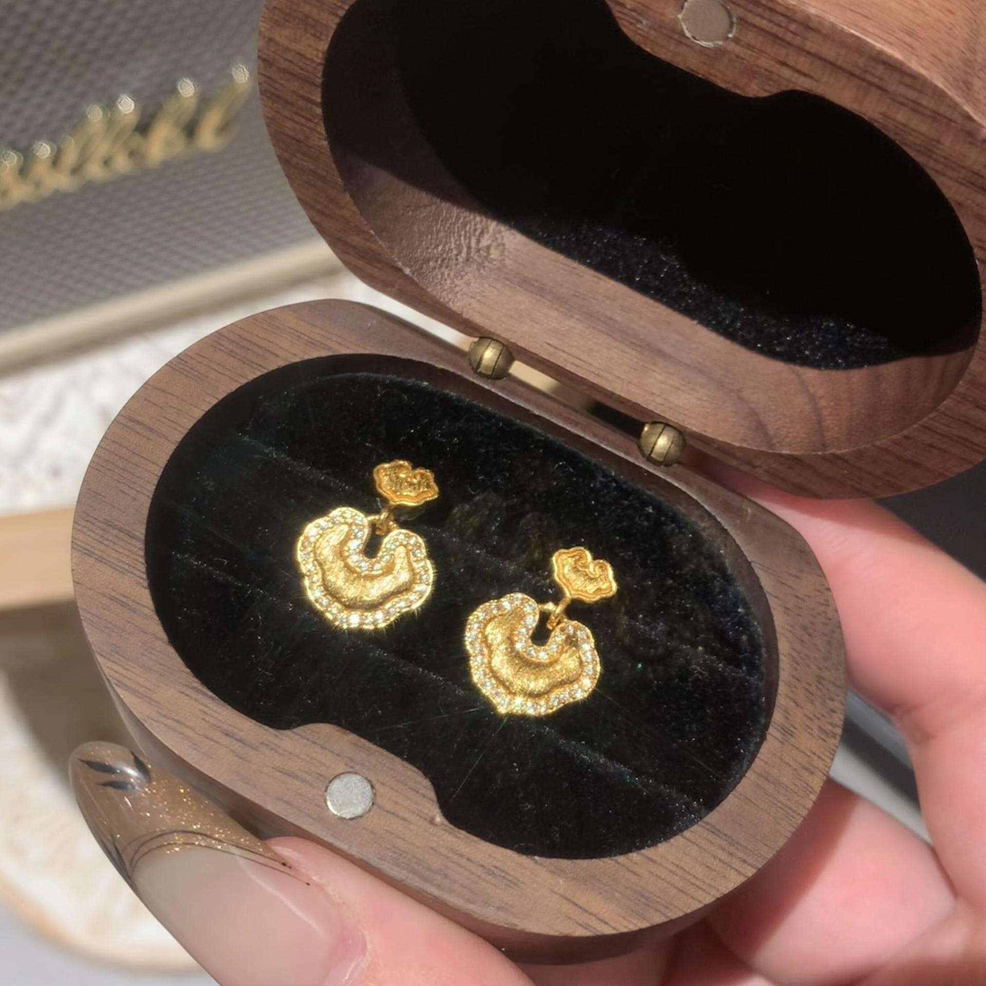 

Zircon Xiangyun Earrings New Chinese Temperament Earrings Versatile Light Luxury Premium Earrings