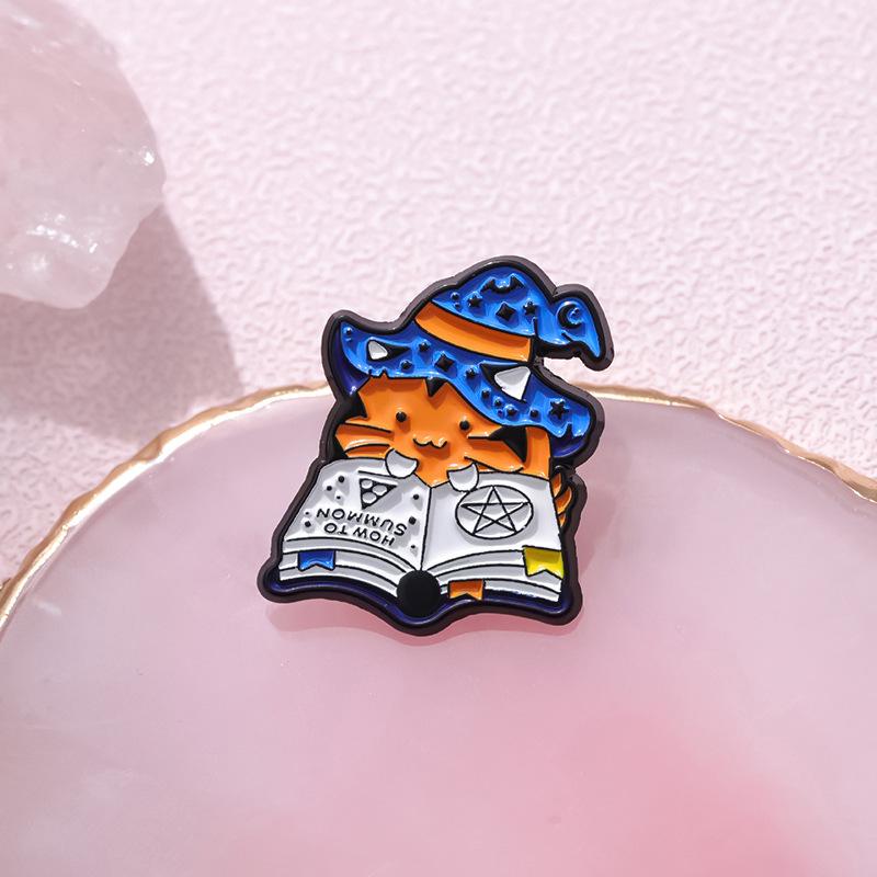 Cat Playful Cartoon Brooch Stylish Alloy Pin For Fun And Creative Outfit Accessories