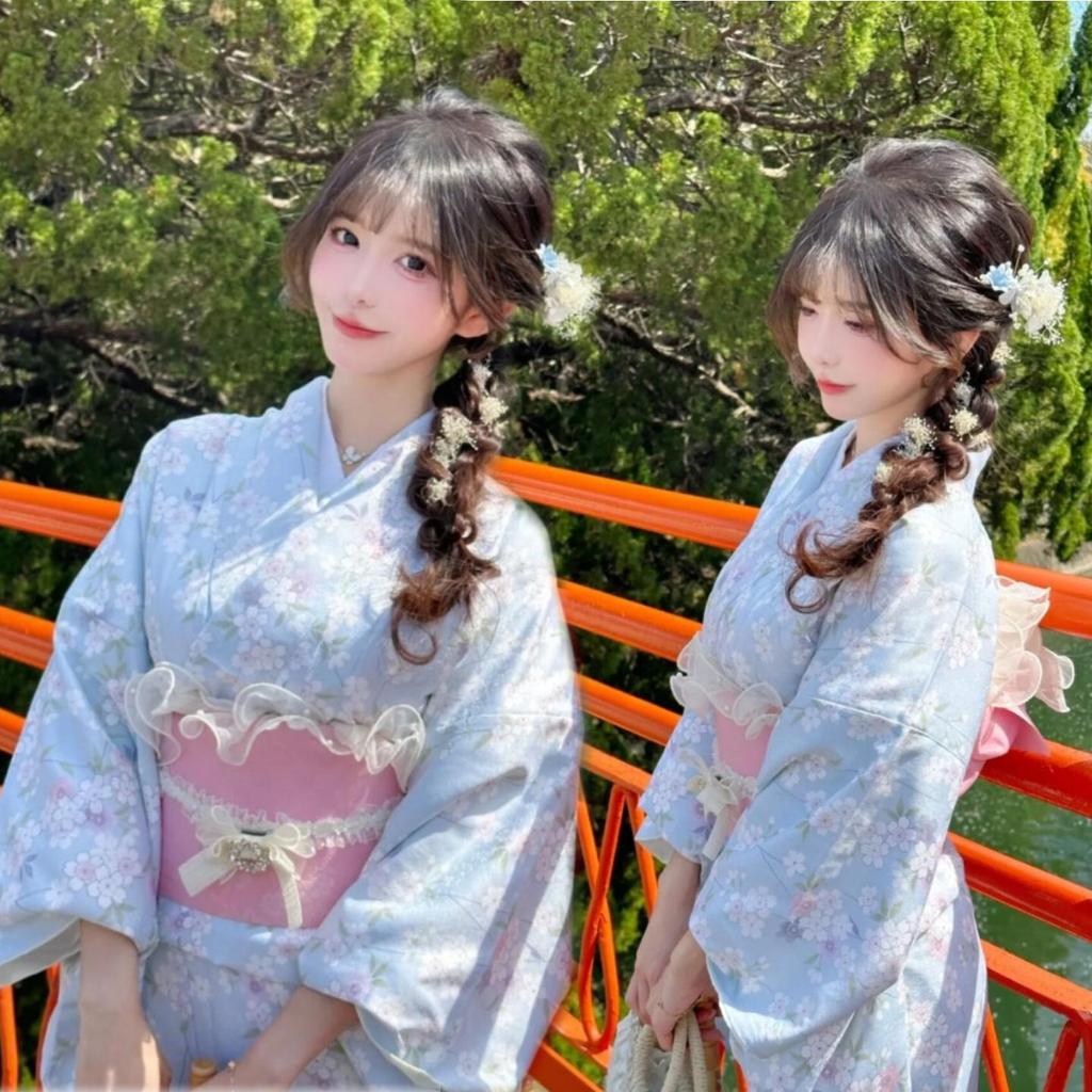 Dámské japonské kimono a yukata šaty pro formální fotografování
