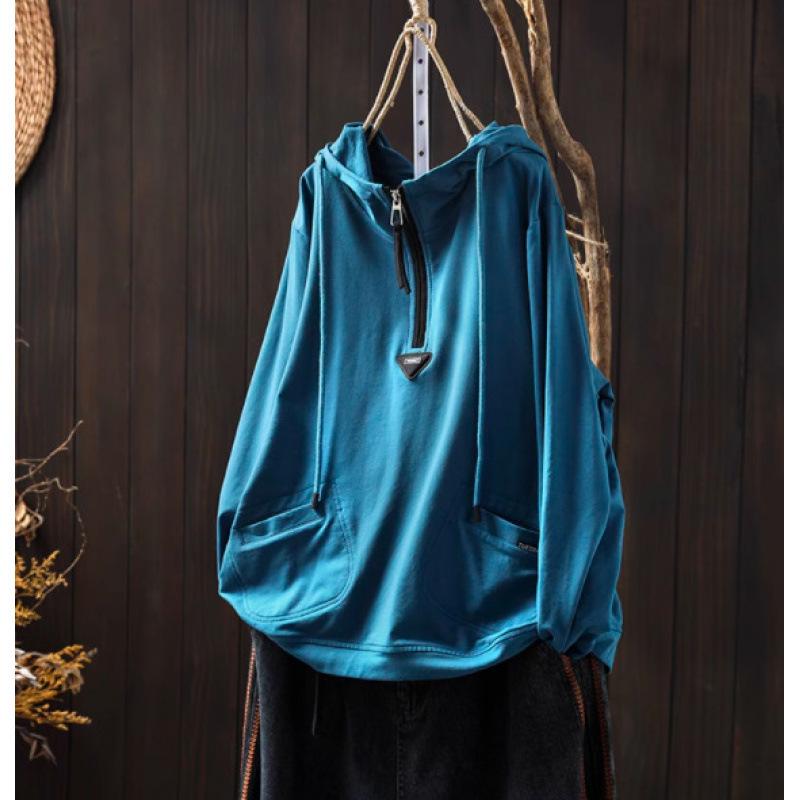 Women's Hooded Half-Zip Hoodie: Large Pockets, Subtle Logo, Stylish Loose-Fit, Casual Long-Sleeve Top