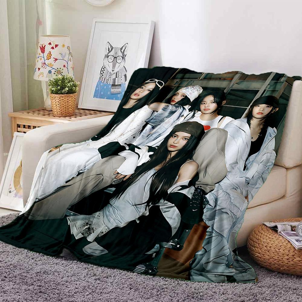 1pc Girl Group Fashion Flannel Blanket for Super Soft Cute Comfort Blanket for Travel Bedding Couch Sofa Blanket Y7308