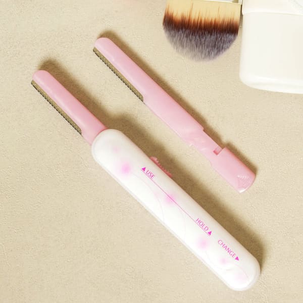 Aparat de ras pentru sprâncene Shy Pocket 1 buc. + Rezervă