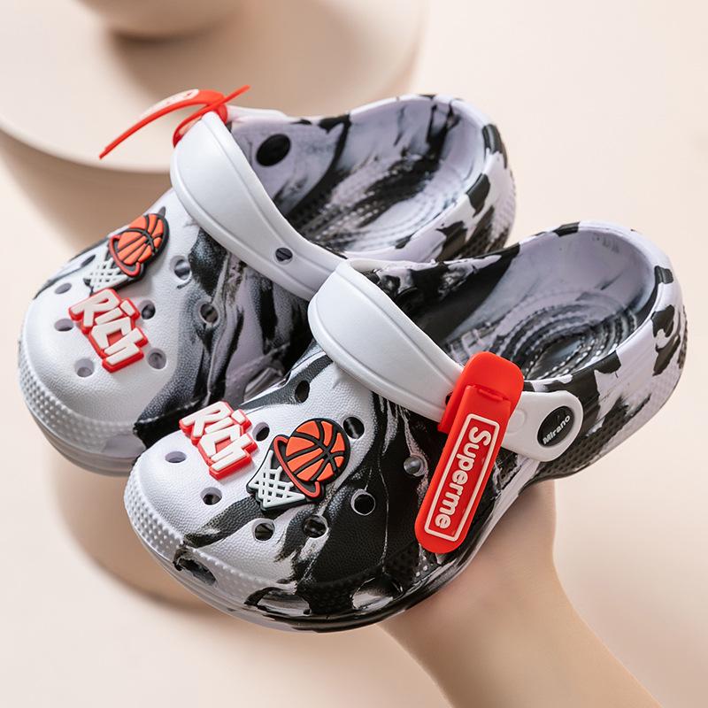 Summer children's slippers cool slippers boys and girls bathroom non-slip baby hole shoes children cute cartoon
