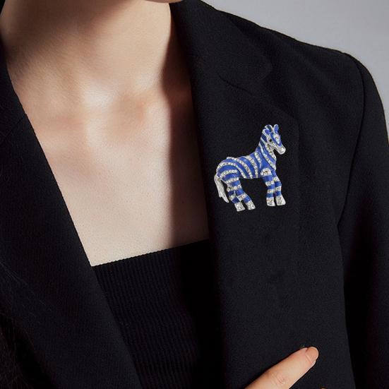 Brooch Pin Sparkling Rhinestones Inlaid Horse Design Brooch Retro Style Lapel Badge Fashion Accessories
