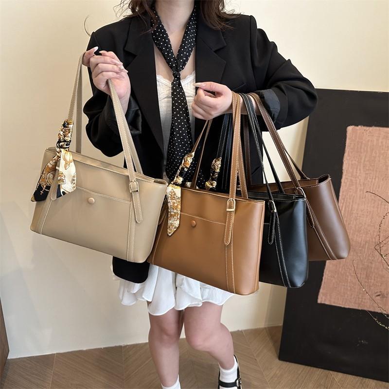 Large Capacity Simple Shoulder Bag With Solid Color Design For Daily Versatile