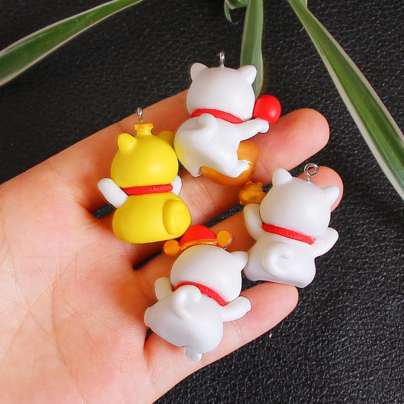 Lucky Cat Keychain Set: 6 Cute Kitten Resin Pendants - DIY Bag Charms and Small Gifts.