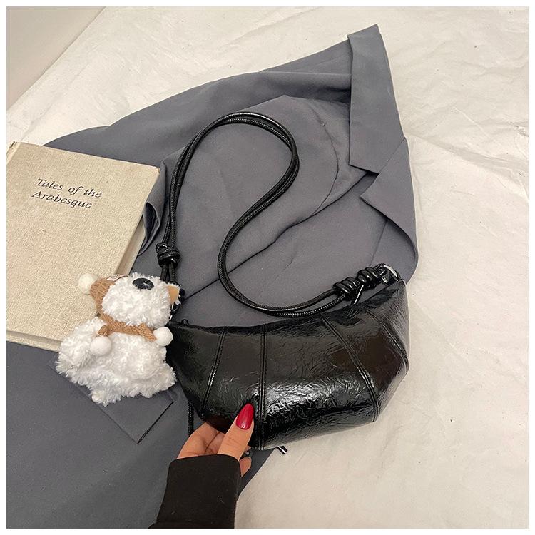 Niche croissant bag women's new popular fashion shoulder underarm bag versatile commuter messenger bag