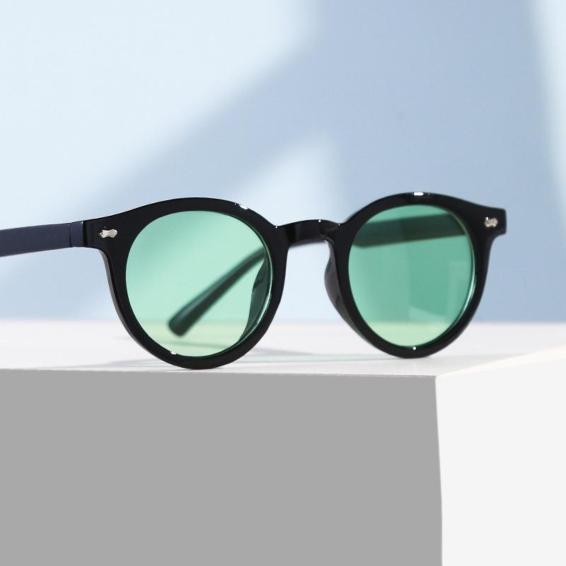 Nowe modne okulary przeciwsłoneczne dla dzieci Ochrona UV400 Małe oprawki Okrągły design dla chłopców Dziewcząt Okulary do cieniowania na zewnątrz