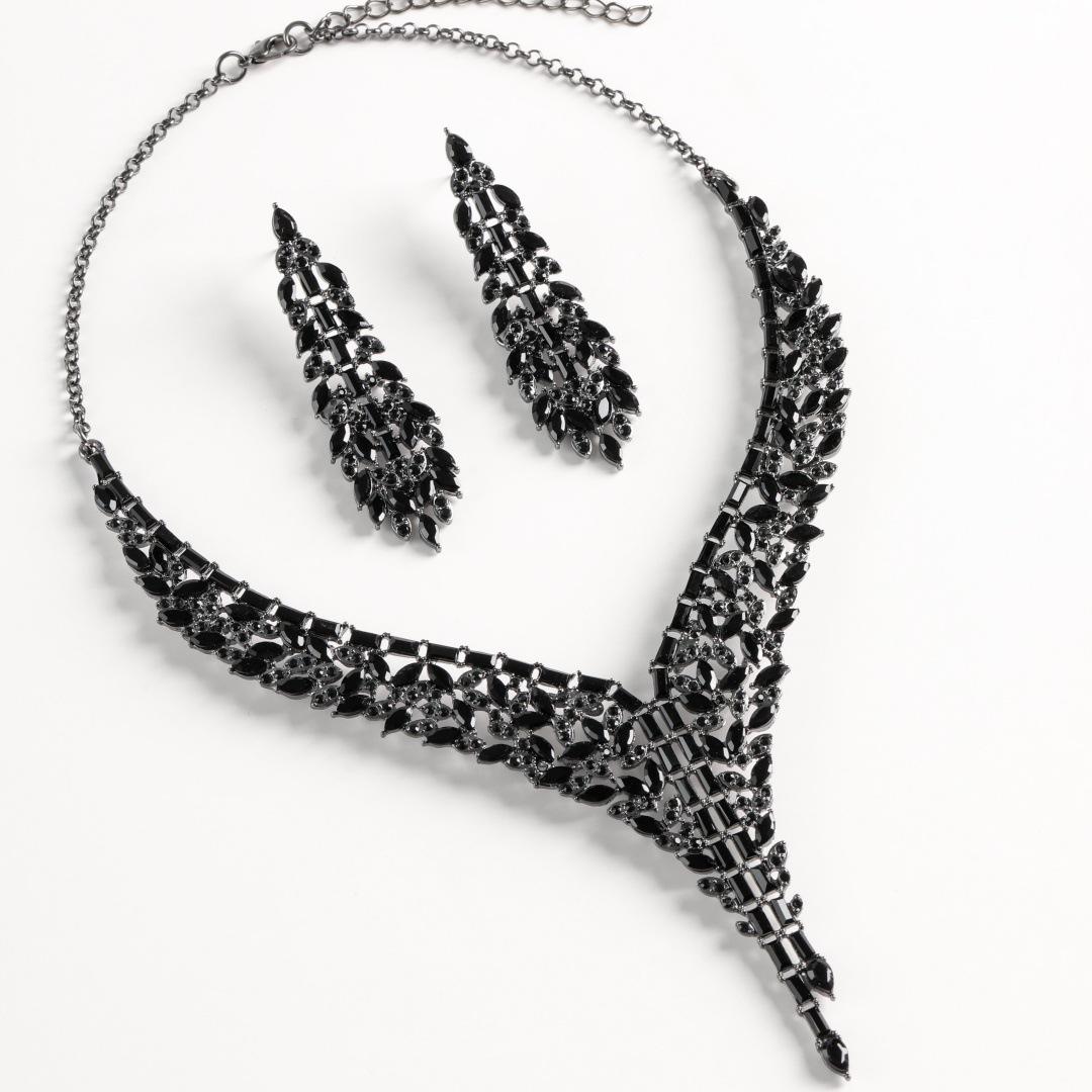 

Chic European & American Necklace-Earrings Set: Elegant Bridal Jewelry for Weddings