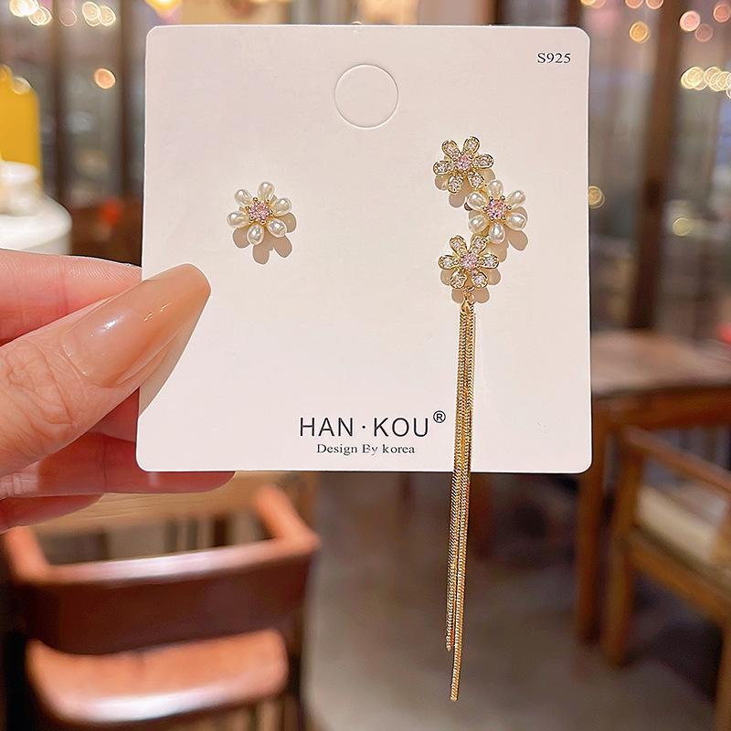 

S925 Silver Asymmetrical Pearl & Diamond Flower Tassel Earrings золотой