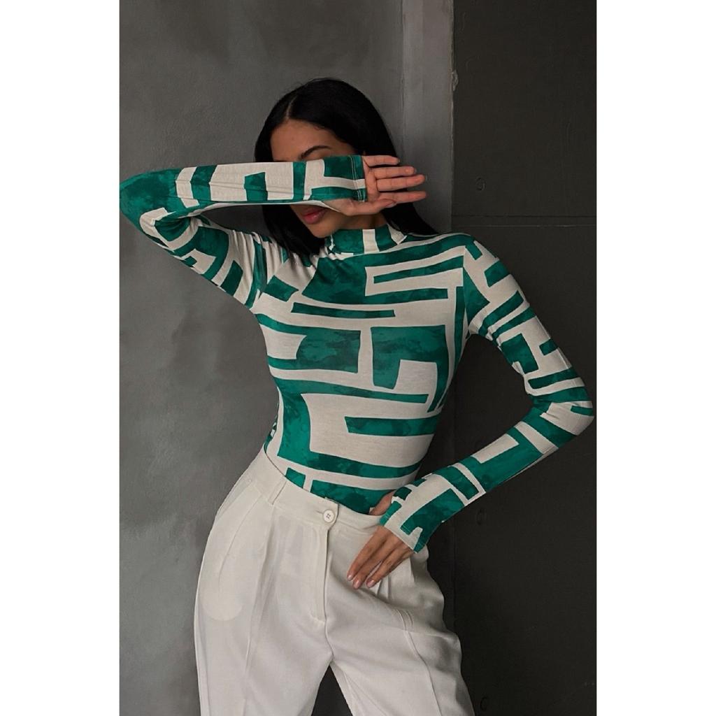 Schwarzer Damen-Body mit Fingerdetail