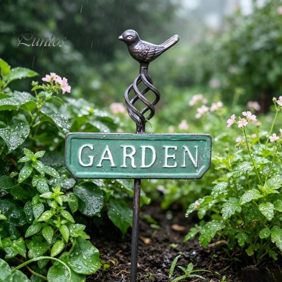 Gardening Gifts for Plant Lovers Retro Bird Garden Stake, Metal Sign Rustic Decorative Stakes Yard Decoration with Stake Flower Bed, Lawn