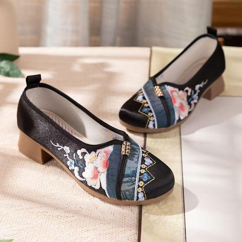 Women's Block Heel Embroidered Shoes Spring Autumn New Loose Round Toe Ethnic Style Cheongsam Shoes Kitten Heels Casual Shoes