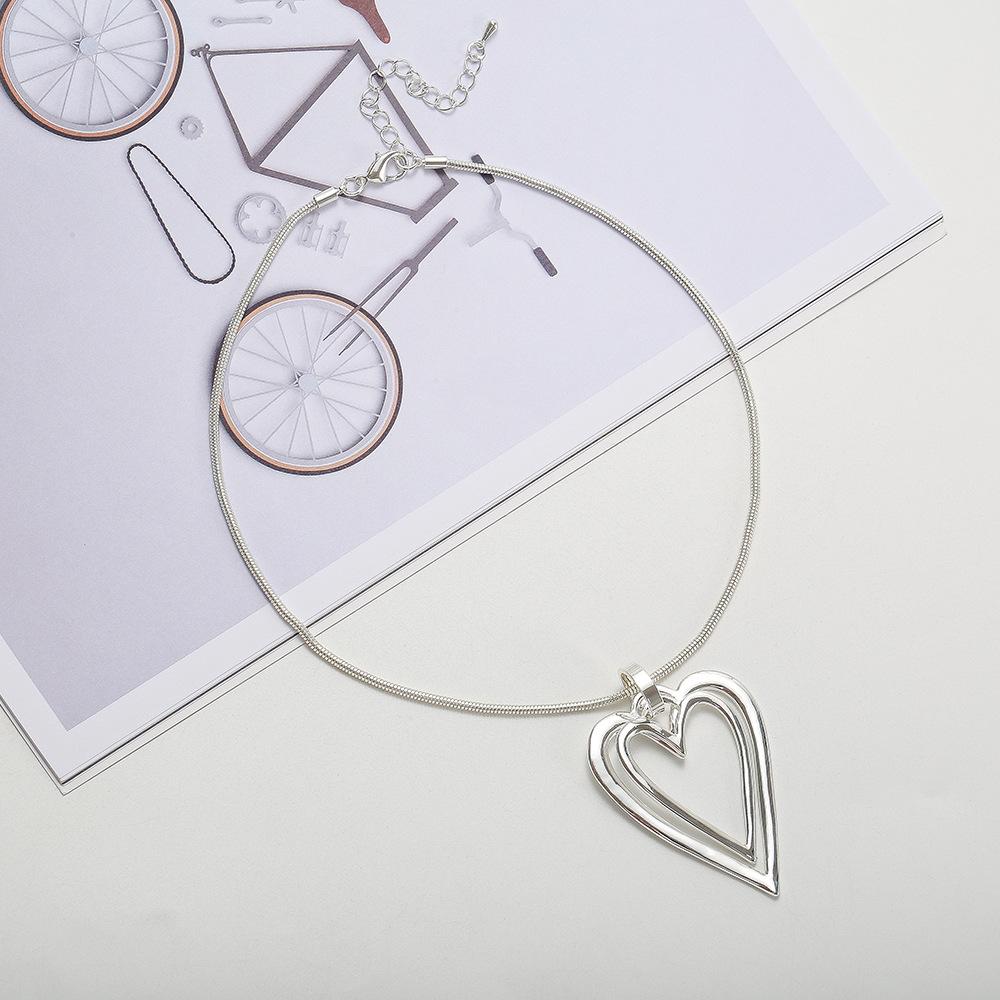 Short Necklace Alloy Simple Niche Design Sense Love Versatile Jewelry Short Url Collarbone Chain