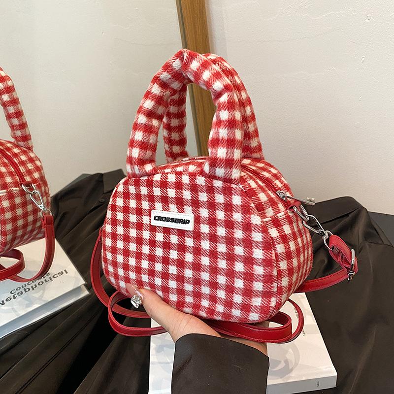 

Новые нишевые осенне-зимние сумки, женские милые и крутые сумки-мессенджеры, портативные сумки через плечо, милые рождественские плюшевые женские сумки single package красный