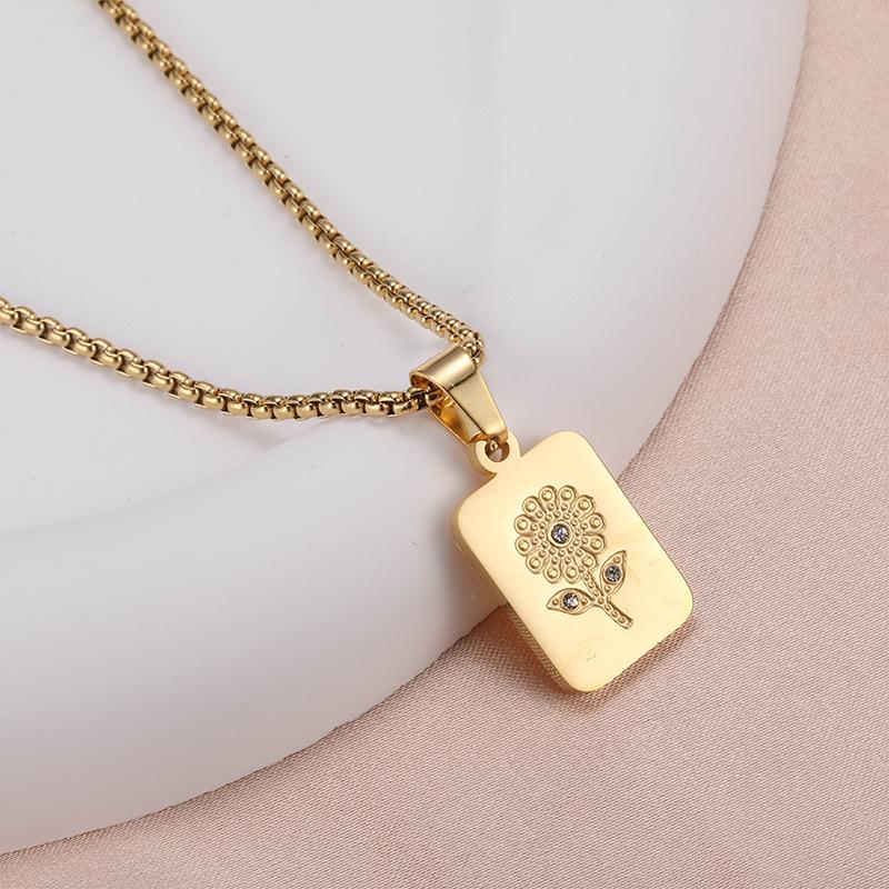 18K Gold Versatile Women's Stainless Steel Square Pendant Necklace - High-End Luxury Accessory