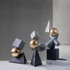 Pryskyřičné řemesla Geometrická abstraktní socha Facetované sošky Trojúhelníkové zlaté koule Dekorativní figurky Domácí dekorační doplňky