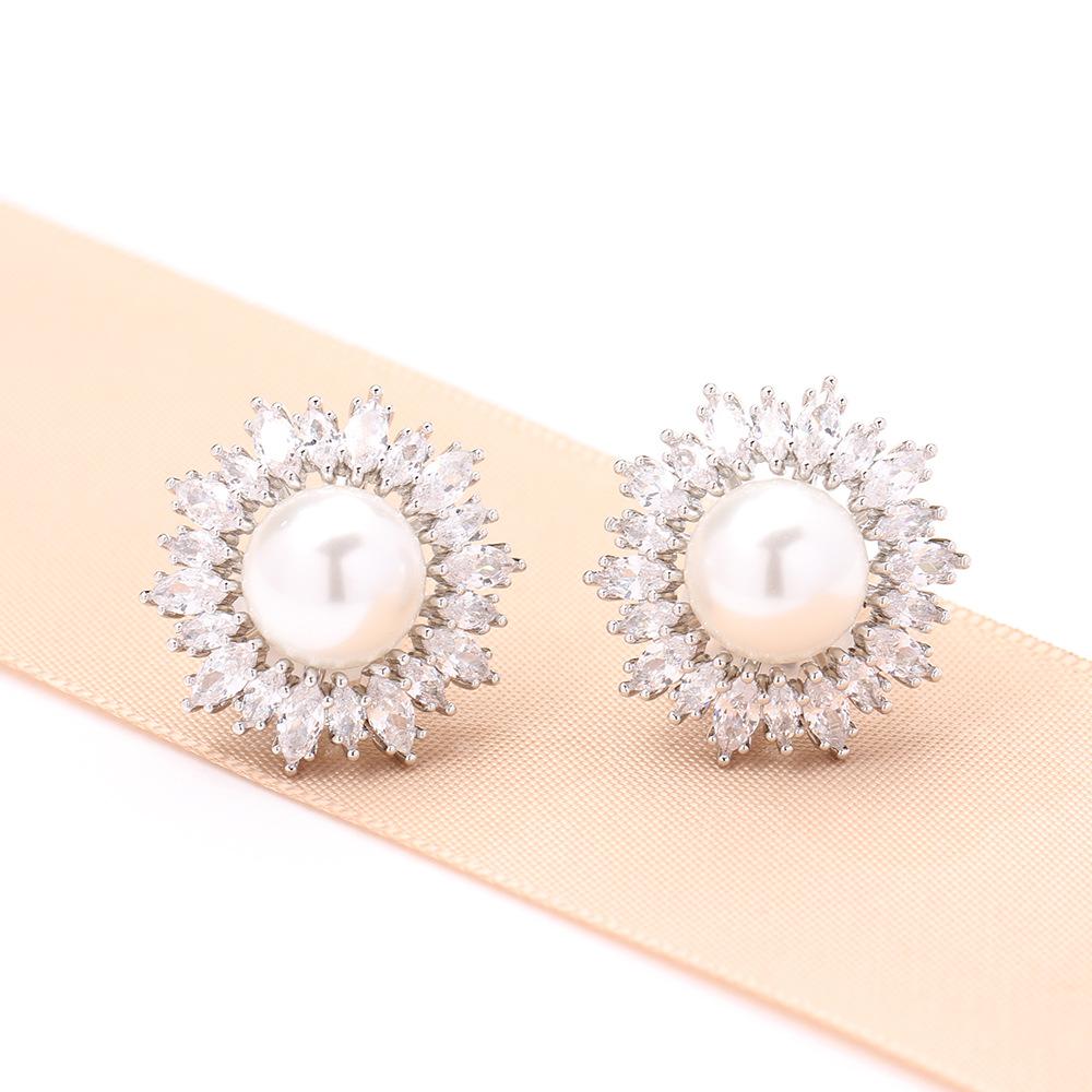 Light luxury high-end micro-inlaid zircon exaggerated pearl earrings gold-plated two-color earring-free earrings earrings and earrings for bridal earr