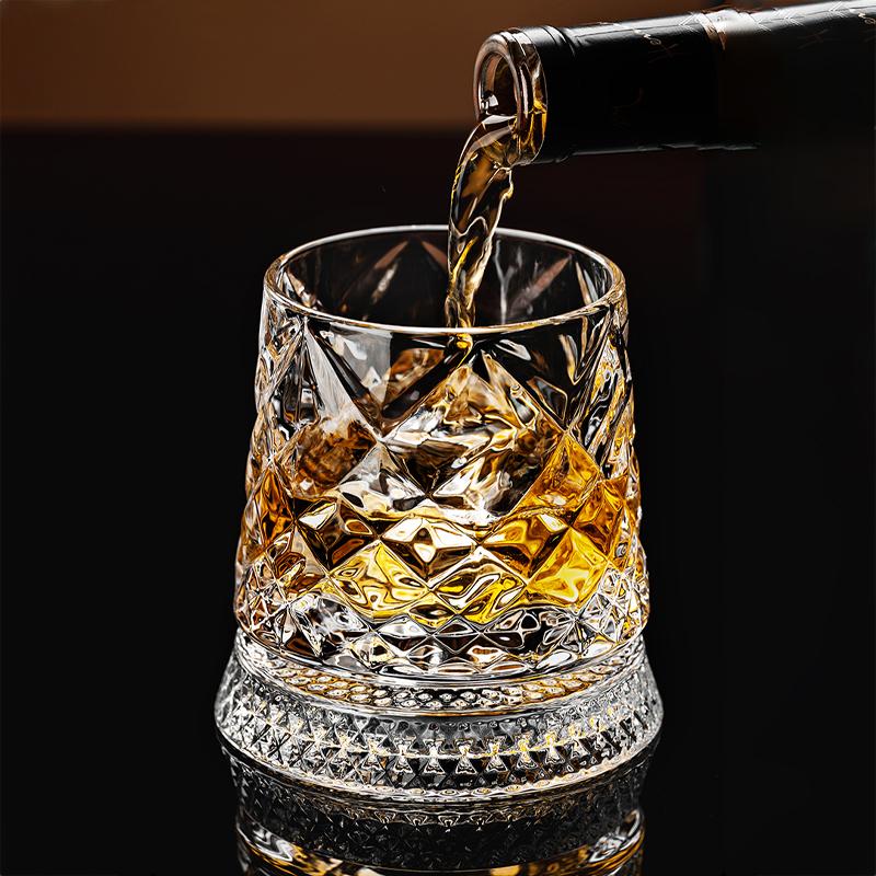 2026 Neue Whiskygläser Drehendes Whiskyglas mit Glasboden 360 Grad drehbar Kristall Rumglas für Cocktailparty Trinken