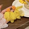 Super Fee Chiffon Gelbe Blume Ohrringe Weiblich Urlaubsstil Überzogenes Temperament Internet-Promi Steckerohrringe Design-Sinn Ohr
