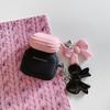 Schutzhülle aus weichem Silikon mit Schleifenanhänger für AirPods 1, 2, 3 und 4 sowie Apple AirPods Pro 2 – ein ideales Geschenk für Frauen und Mädchen.