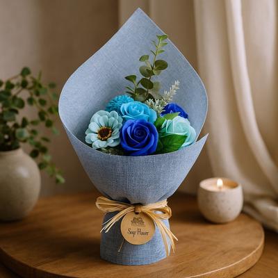 Bouquet di Fiori di Sapone Blu in Piedi