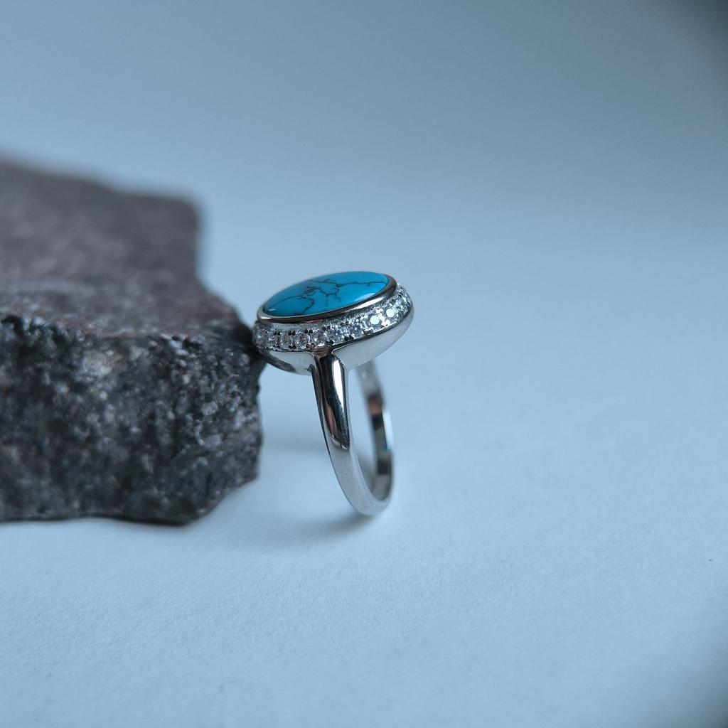 Серебряное кольцо с бирюзой, фианитами, вес изделия 4,33 гр (60002271)