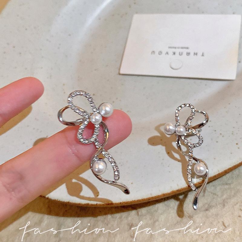Light Luxury Versatile Wrapped Ribbon Bow Ear Clip