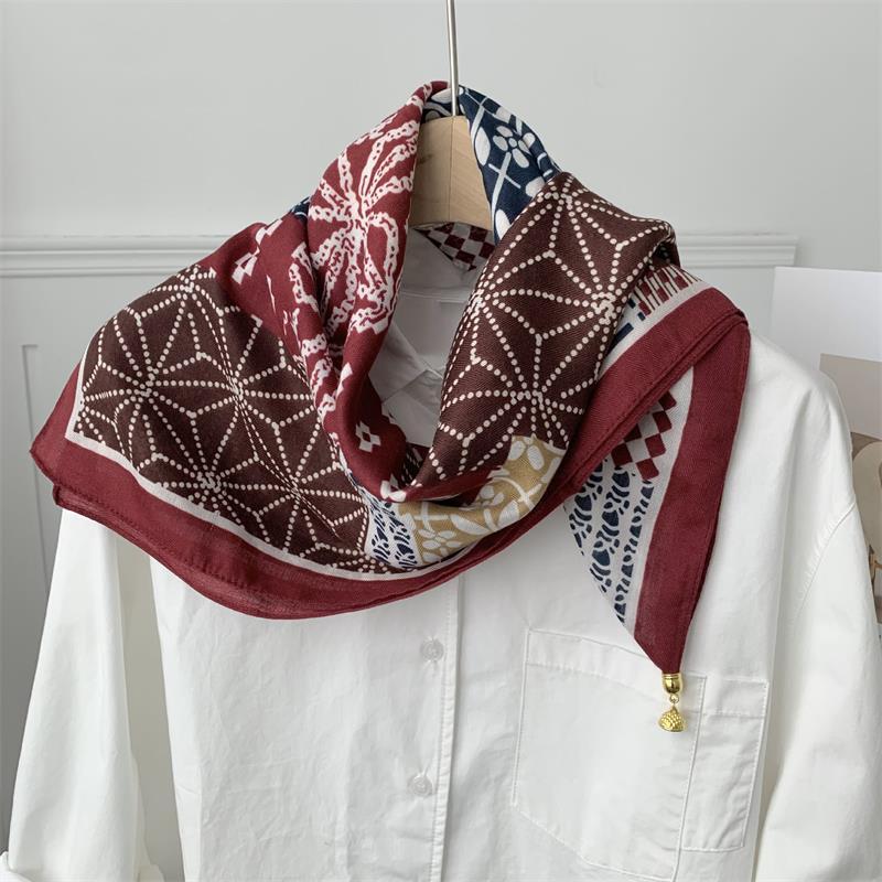 70*70 Square Scarf Retro Print Silk Scarf With Magnetic Buckle Women Neck Scarf All-Match Shawl Headscarf Accessory Gift