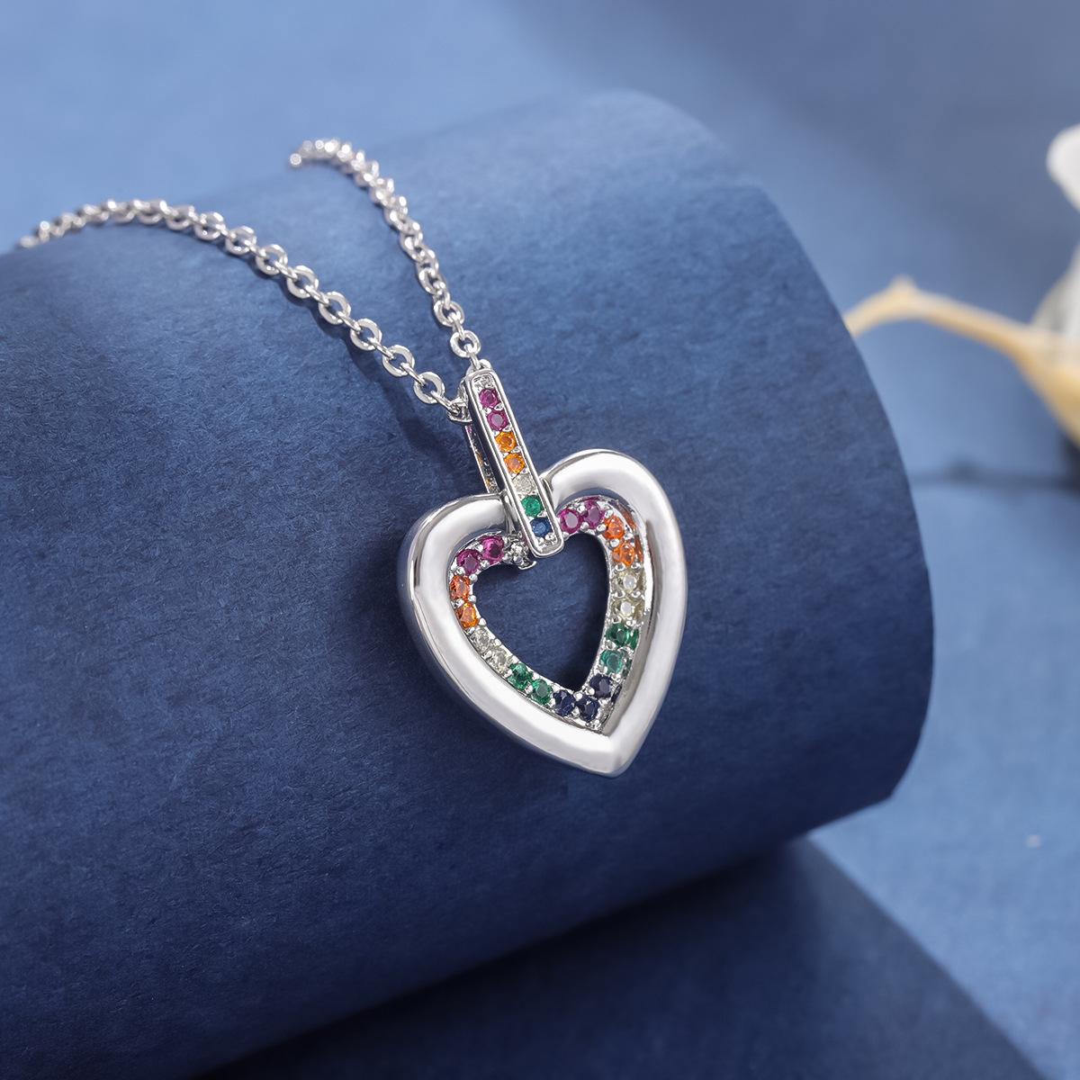 

Chic Colorful Rhinestone Heart Pendant Necklace for Women