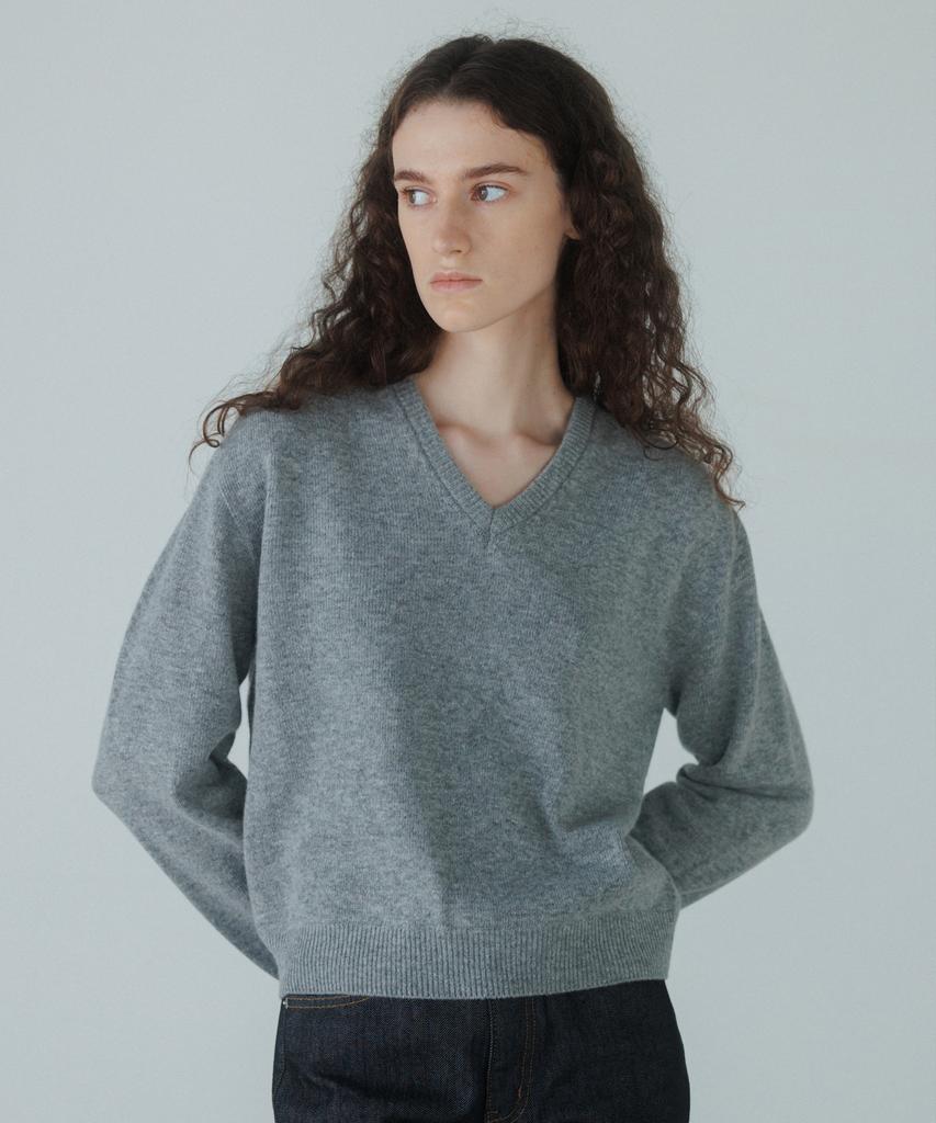 Yulago Vanilla V-Neck Knit