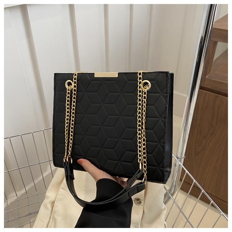 

Нова корейська версія сумки-месенджера великої місткості 2024 року, нішева трендова повсякденна сумка на ланцюжку, високоякісна жіноча сумка через плече з вдавленням чорний