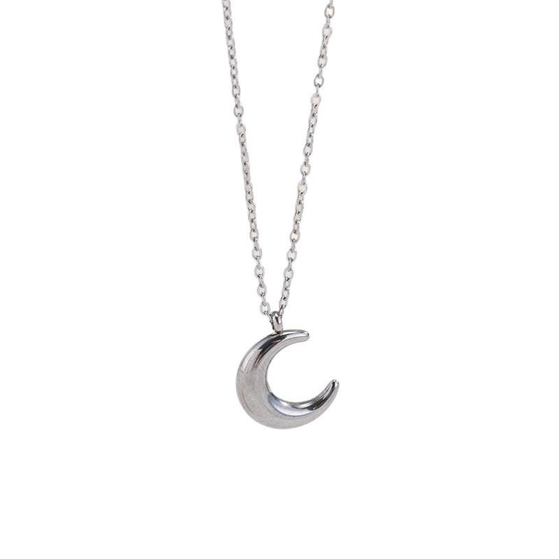 18K Gold Crescent Moon Necklace: Elegant 304 Stainless Steel, Non-fading Collarbone Chain for Women