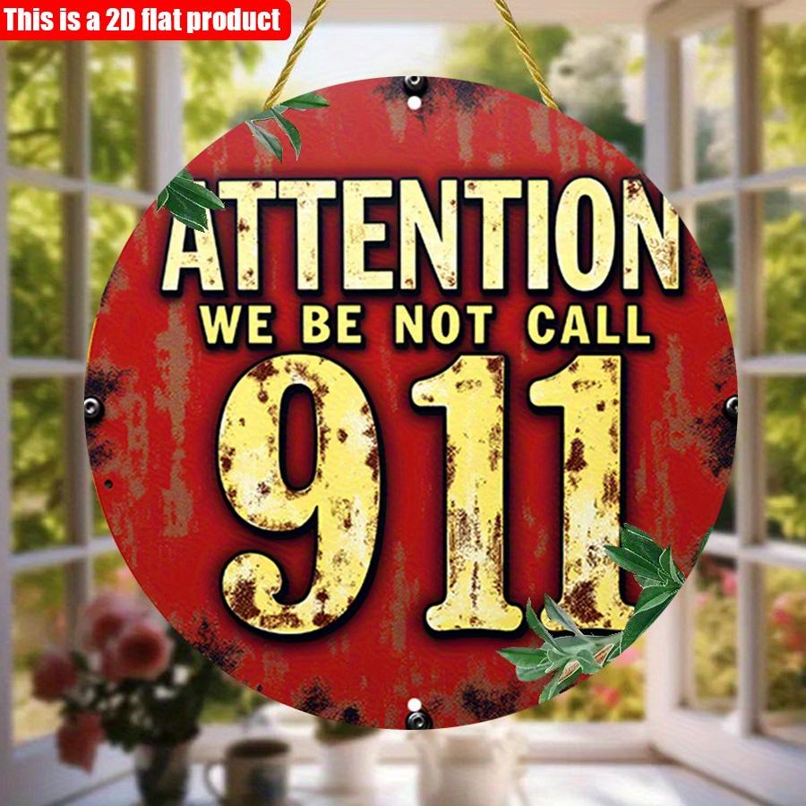 2D Flat 20*20cm1pc Attention We Be Not Call 911 Yellow Text Pendant, Red Vintage Style Rural Wall Art Plaque, Simple Wall Decoration Logo, Suitable