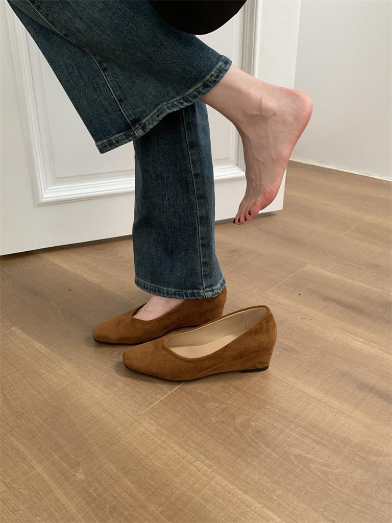 Korean version of slope heel suede square head single shoes women's 2025 new high heels one-pedal grandma shoes temperament commuter shoes women