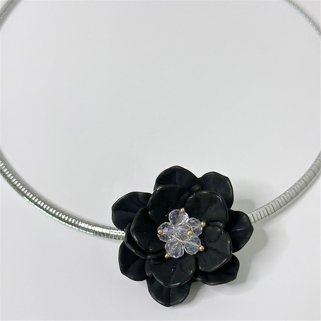 Tooxika Lüks Küçük Üç Boyutlu Siyah Çiçek Yaka Moda Yüzle Uyumlu Choker Köprücük Kemiği Kolyesi