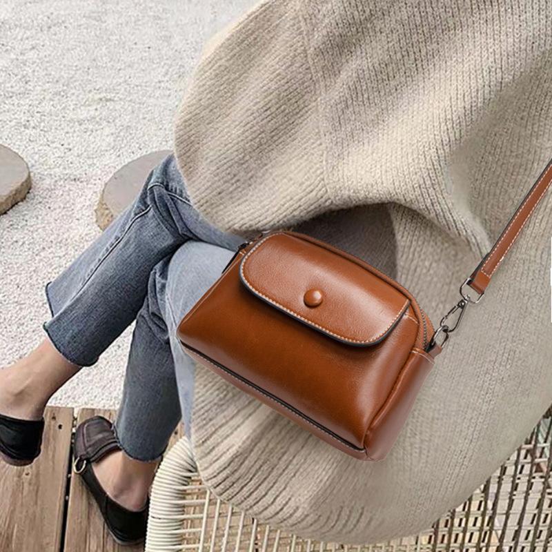 Bag 2025 New Mom Oily Leather Women's Bag Mobile Phone Bag One Shoulder Crossbody Bag Women's Parade Xiaoxiang Mini Bag