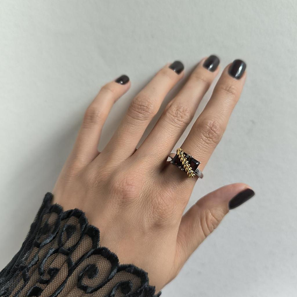 Серебряное кольцо с натуральным гранатом 4.135ct, вес изделия 3,56 гр (2195887)