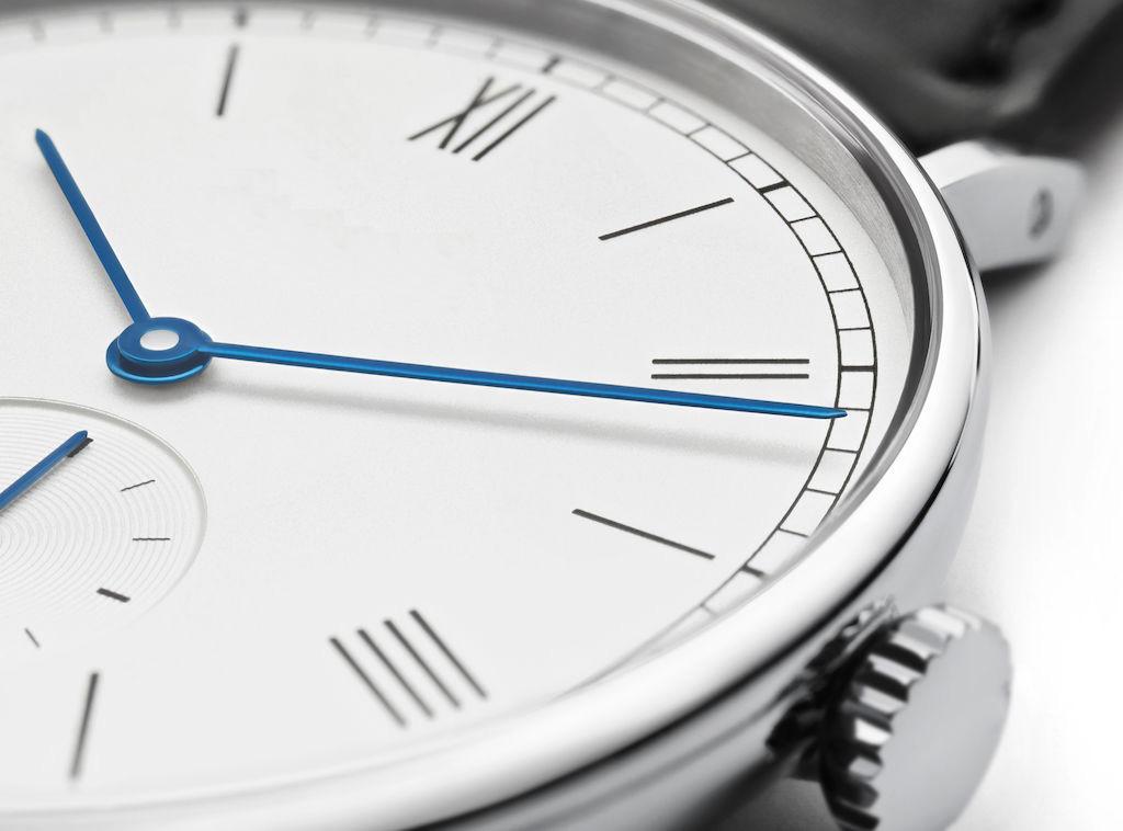 Quarz Uhr mit zwei und einem halben Zeiger Legierung Edelstahl Uhr 848 Nom Römische Ziffern Serie Uhr