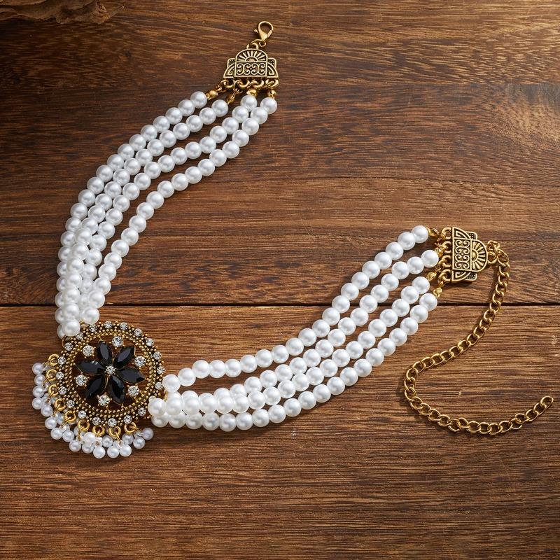 

Multi-layer Pearl and Diamond-encrusted Tassel Necklace Retro Court-style Collarbone Chain Accessory чорний