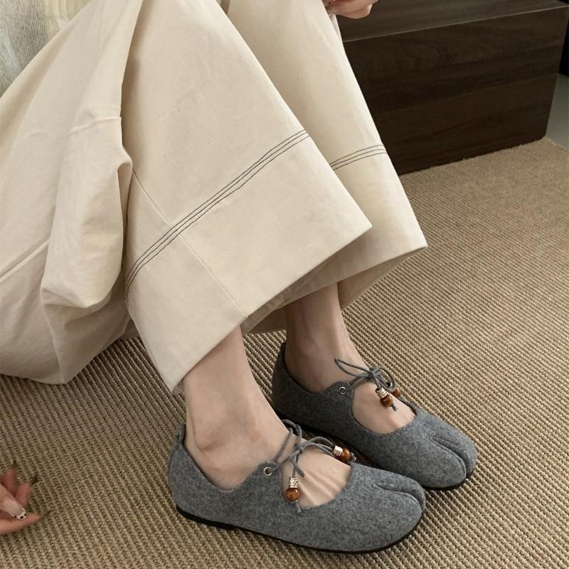 Retro Gray Split-toed Pig's Trotters Women's 2025 Spring and Autumn New Shallow Mouth Design Single Shoes Fashion Mary Jane Shoes