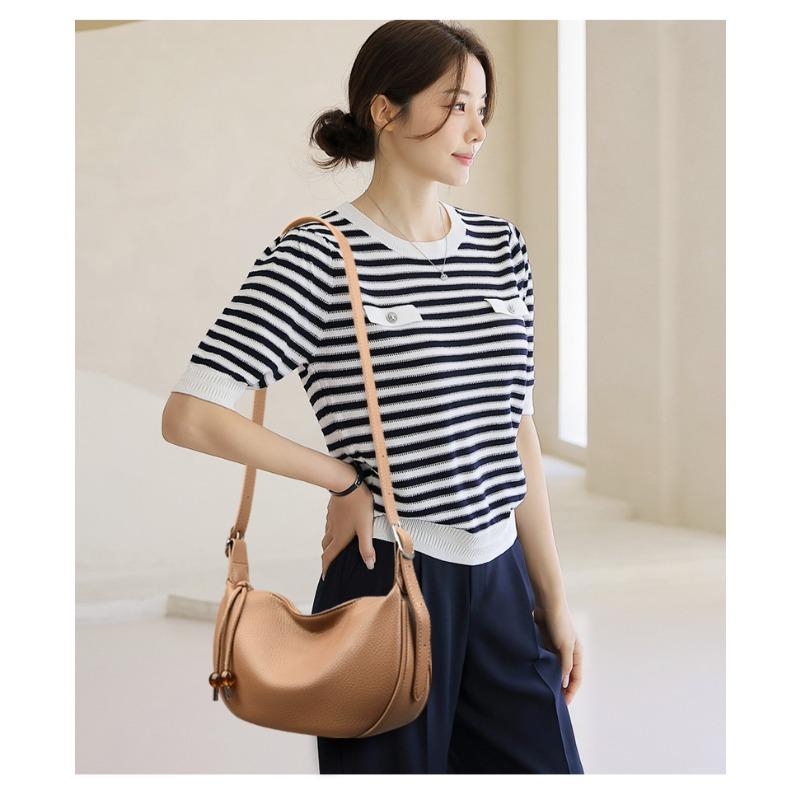 A Simple and Stylish Women's Shoulder Bag,A Fashionable Crossbody Bag, Suitable for Daily Use,Shopping, Commuting, and Multi Compartment Shoulder Bags
