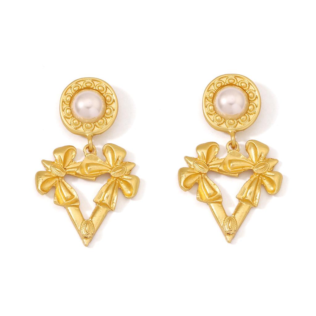 High-end, Light Luxury, Niche, Retro Fashion Trend, Retro Pearl Geometric Earrings, Stud Earrings and Other Accessories