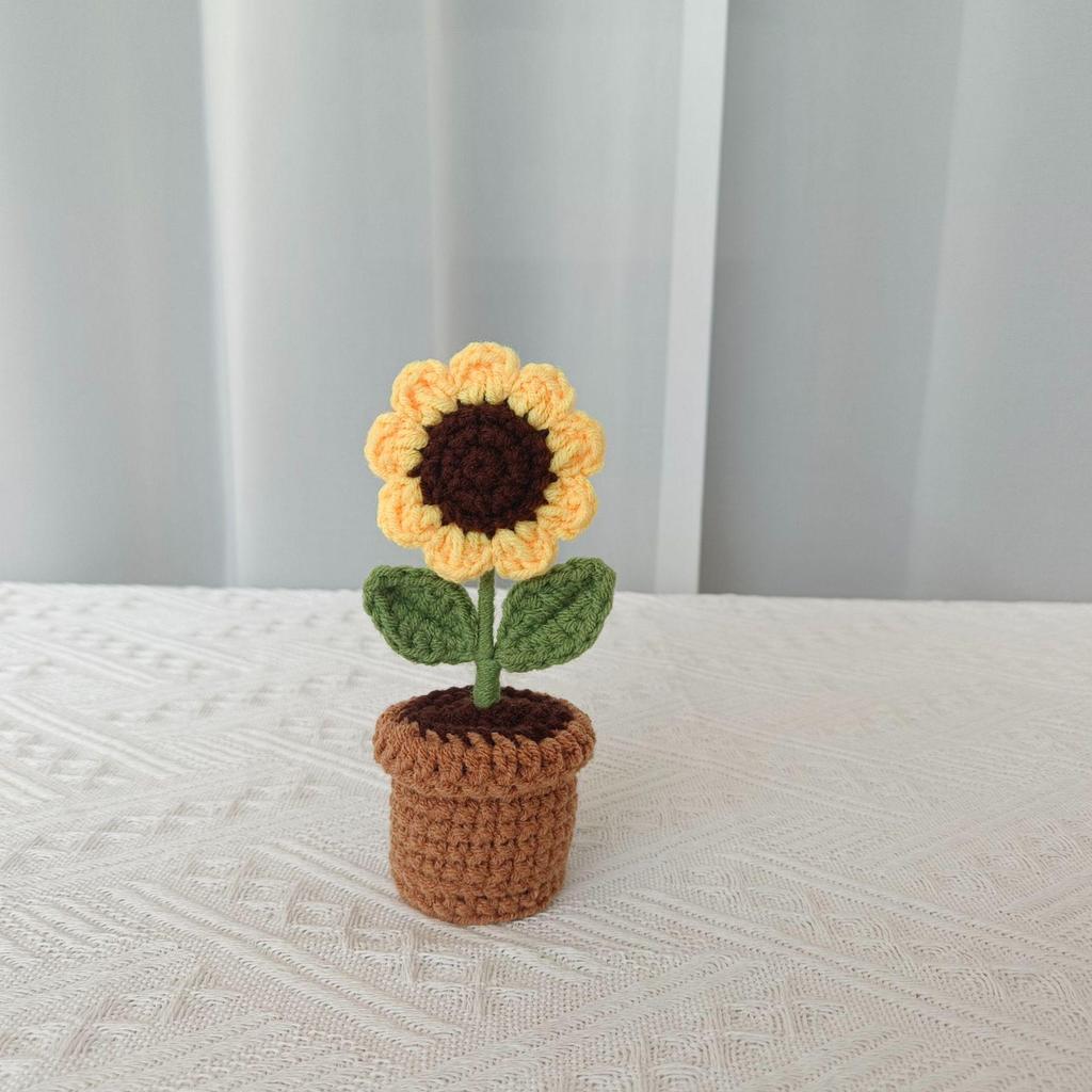 Small Crochet Potted Plant Ornament - Cute Flower Decoration and Creative Gift
