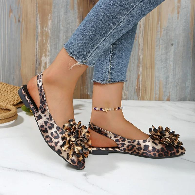 Classic Big Flower Pointed Toe Sandals Women 2025 Summer Flat Heels Light Weight Shoes Women Comfortable Daily Leopard Shoes