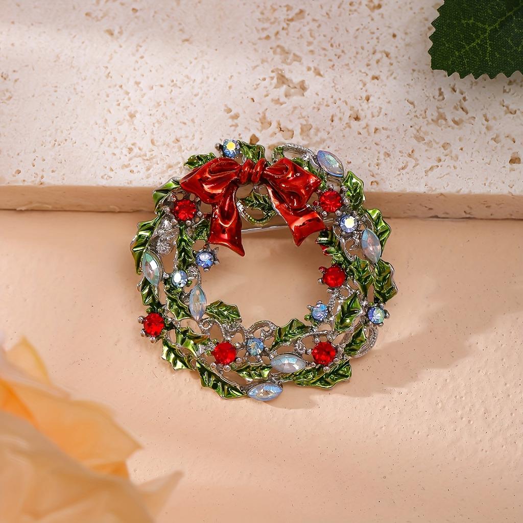 Gyn&Joy Christmas Wreath Gift Brooch Women's Corsage Pin Is Suitable For Festive Wear