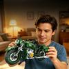 Grüner Vintage-Motorrad-Bausatz, Technische Bauklötze für Motorräder, Heimdeko Ausstellungsmodell für Bastler