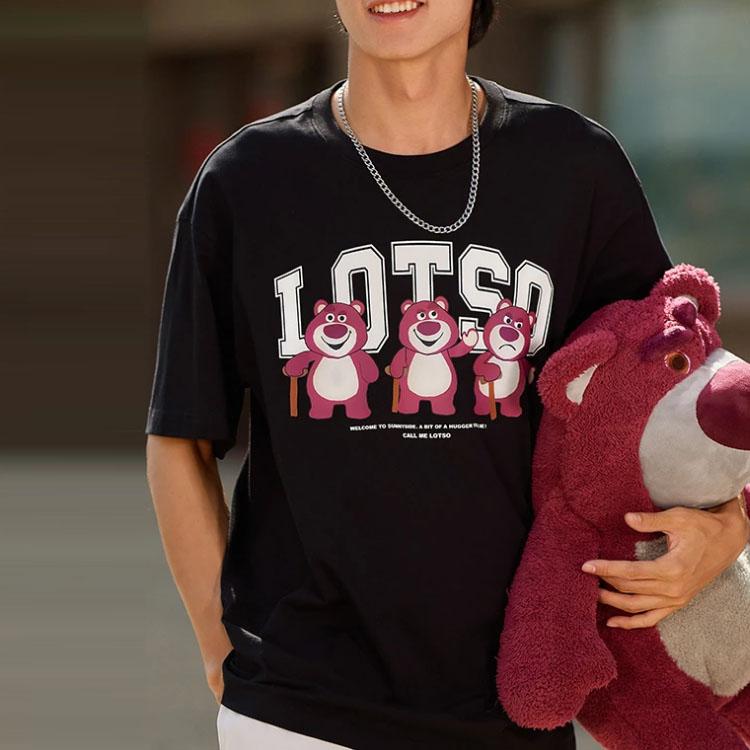 Lining X Disney Toy Story Strawberry Bear Collection Cartoon Print Round Neck Short Sleeve T-Shirt Unisex Tops Black AHST755-1